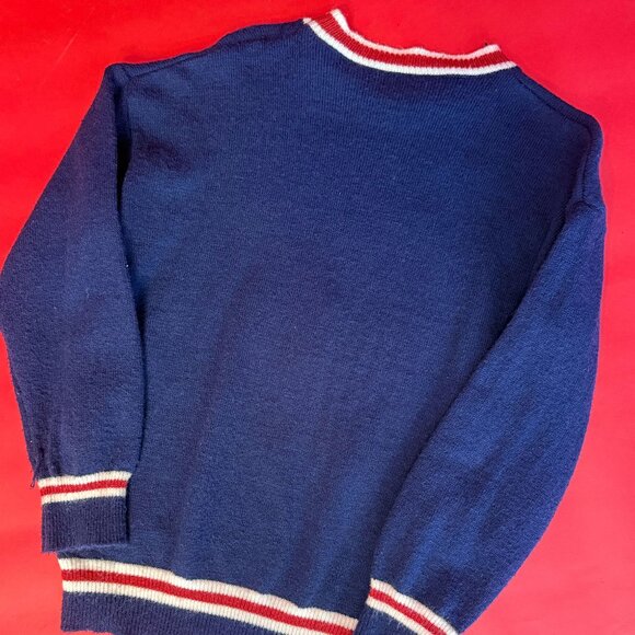 Vintage Cat & Bear Sweater Duo — Whimsical Pre-Loved Knitwear from Sparkpick 🃏 - Picture 8 of 12